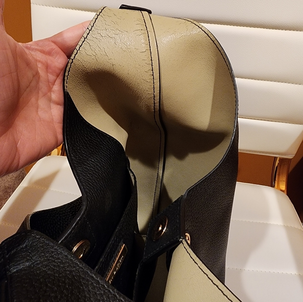 Tory Burch Perry Hobo - Beautiful Black, Cream Interior (Dust Bag!) - Picture 4 of 9
